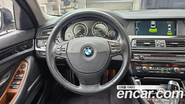 BMW 5-Series F10, 2011 — фото 13