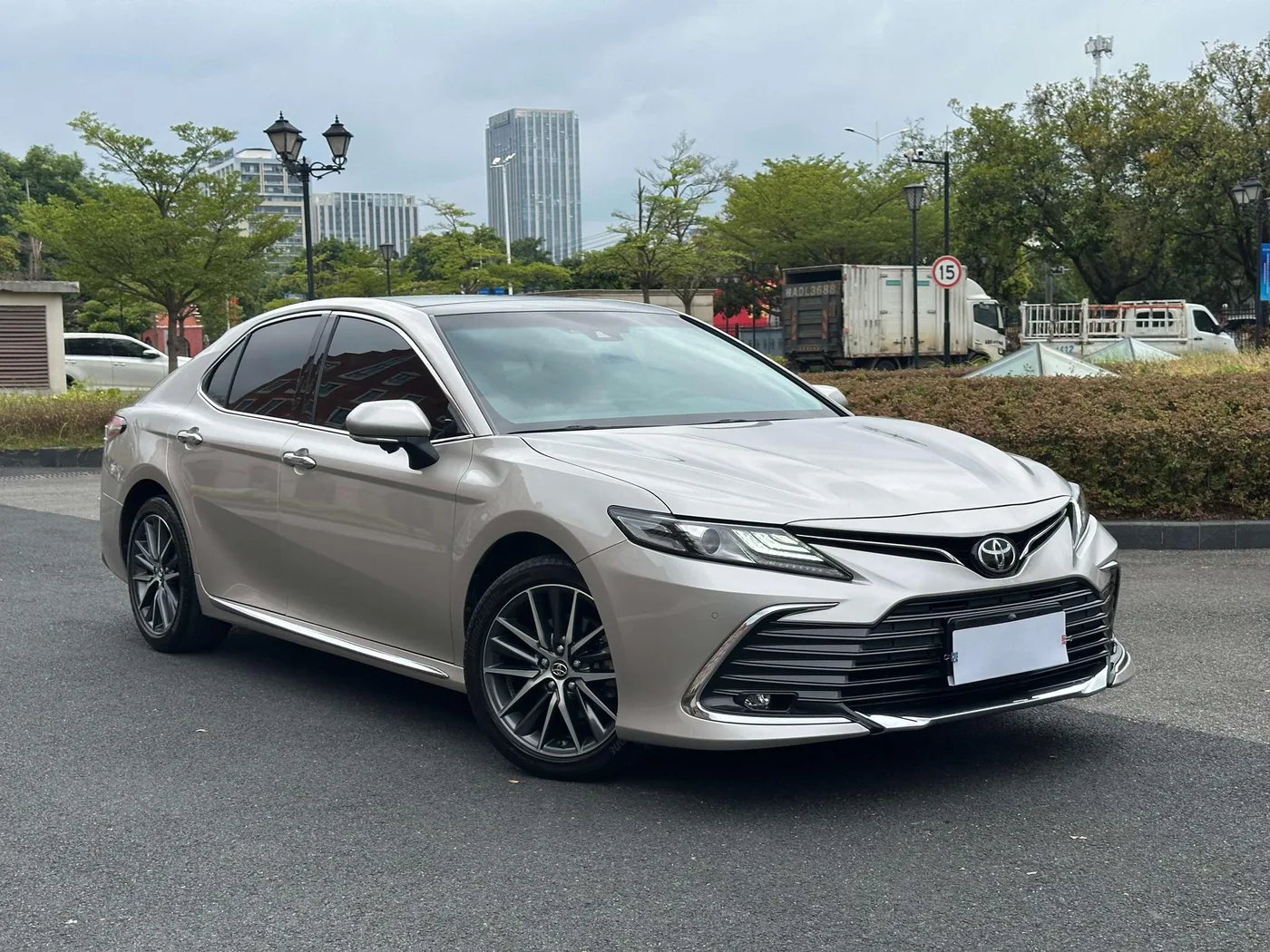 Toyota Camry, 2023 — фото 3
