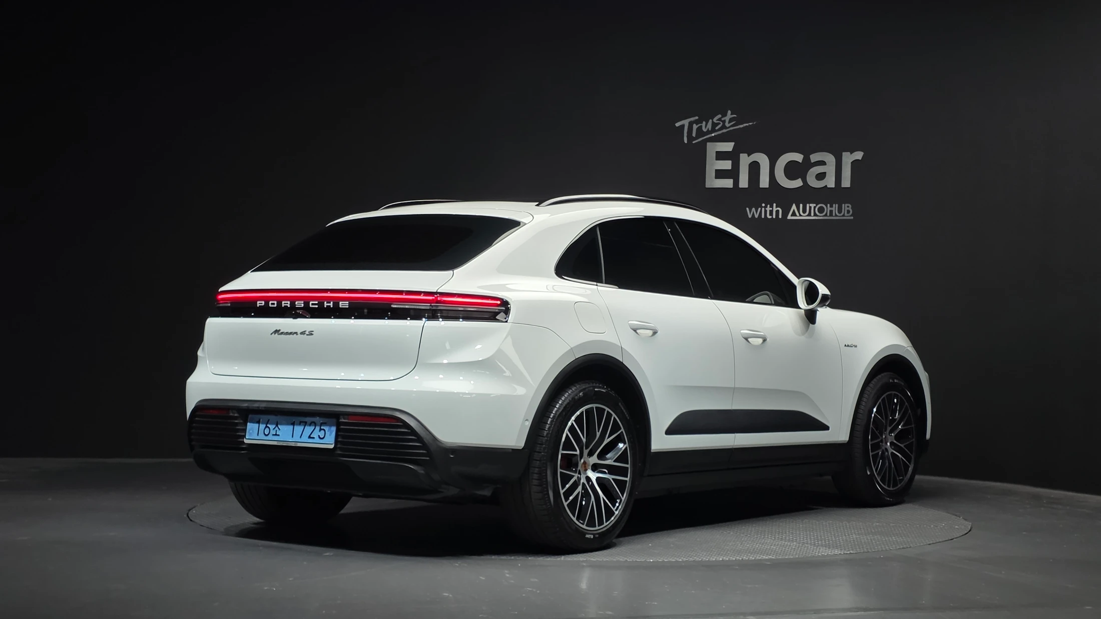 Porsche Macan EV, 2025 — фото 2