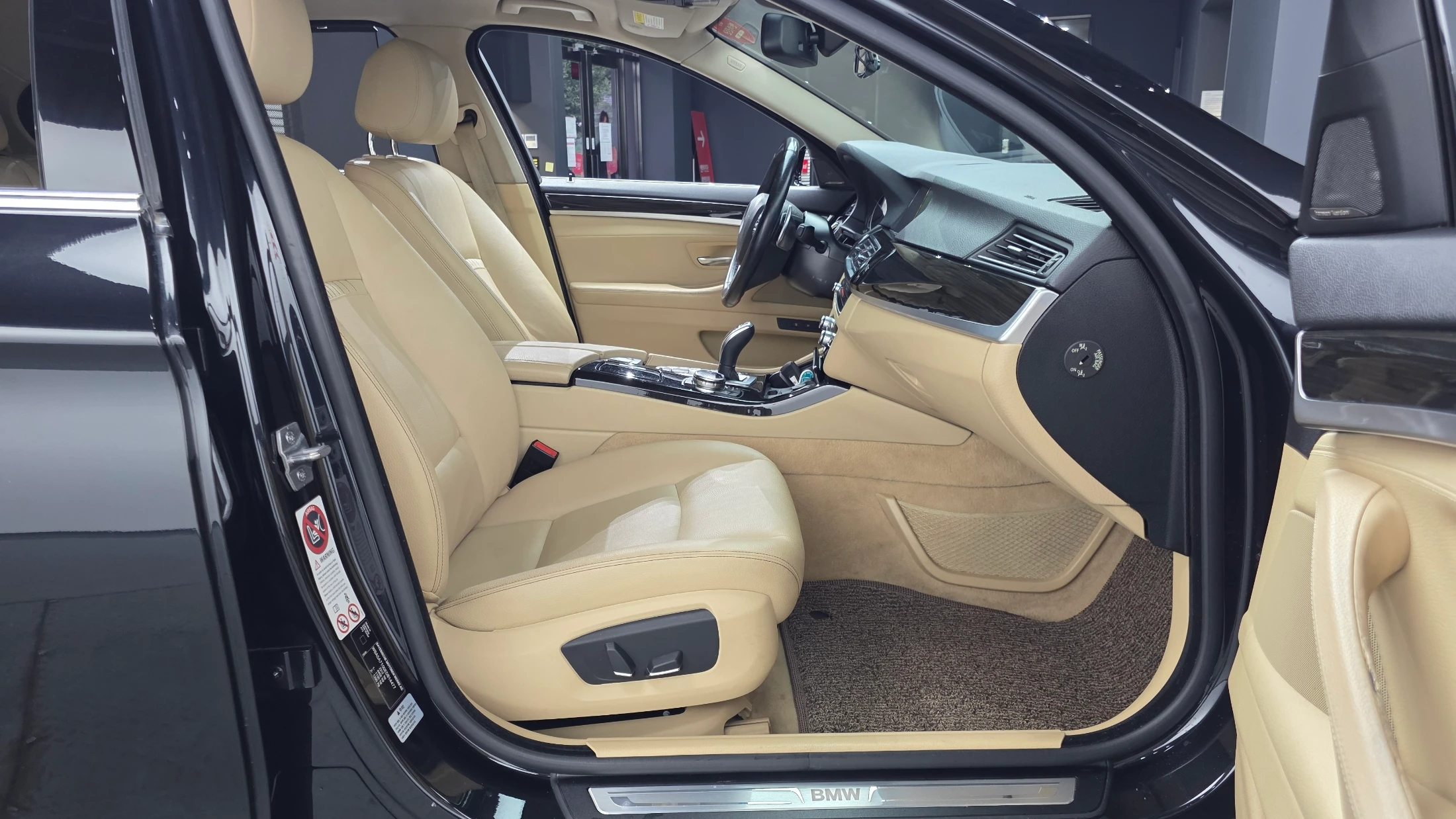 BMW 5-Series F10, 2014 — фото 11