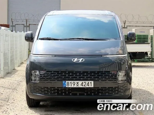 Hyundai Staria