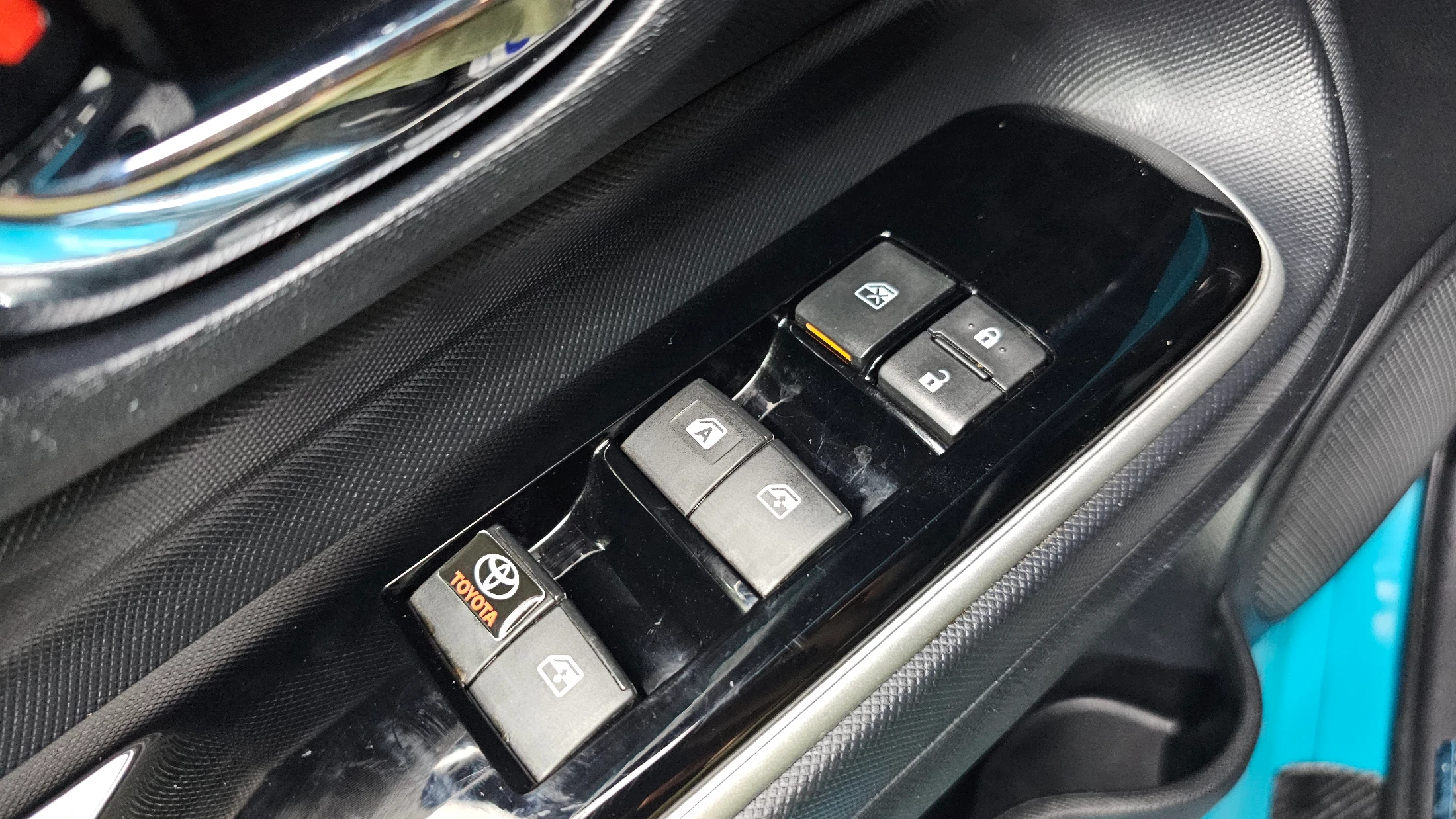 Toyota Prius C, 2018 — фото 13
