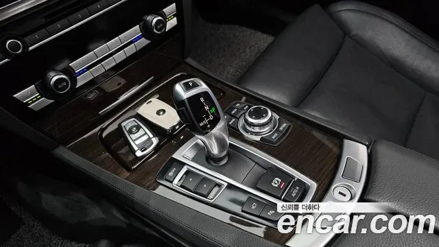 BMW 7-Series F01, 2010 — фото 9
