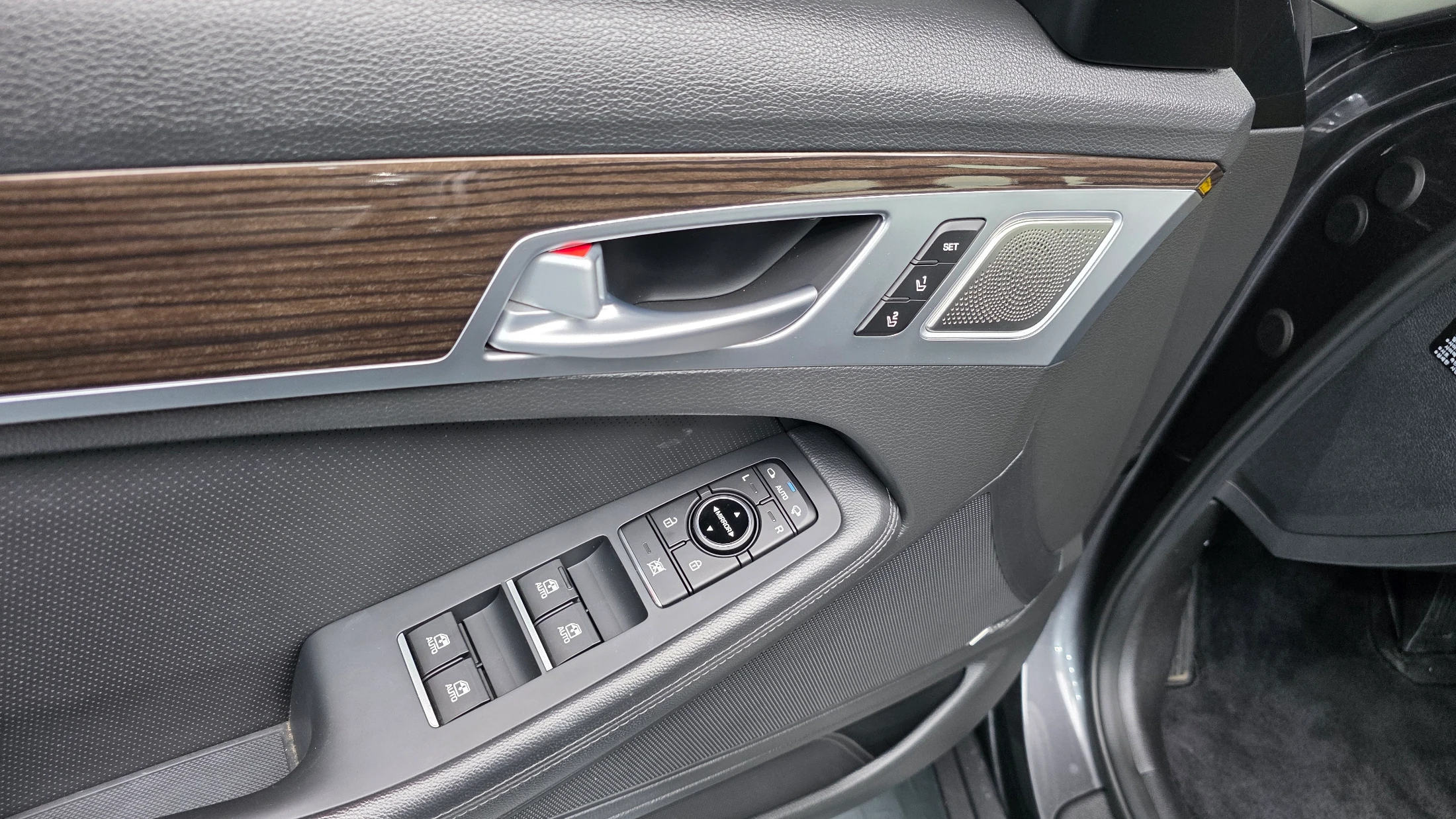 Genesis G80, 2017 — фото 19