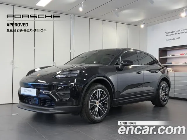 Porsche Macan EV