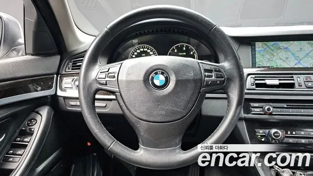 BMW 5-Series F10, 2011 — фото 13