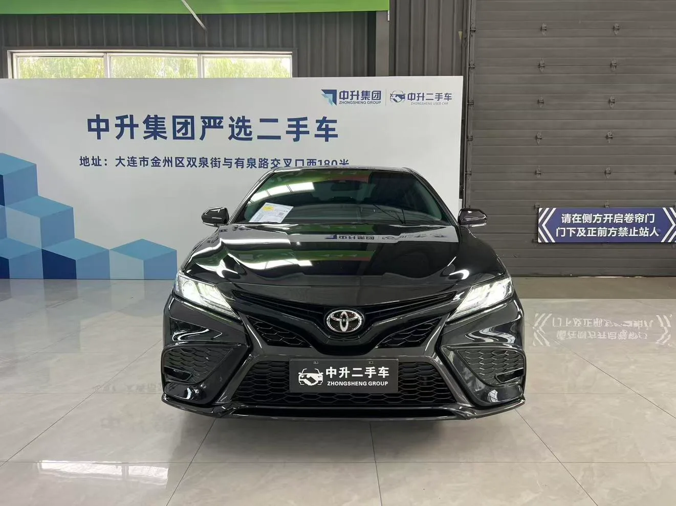 Toyota Camry, 2023 — фото 2