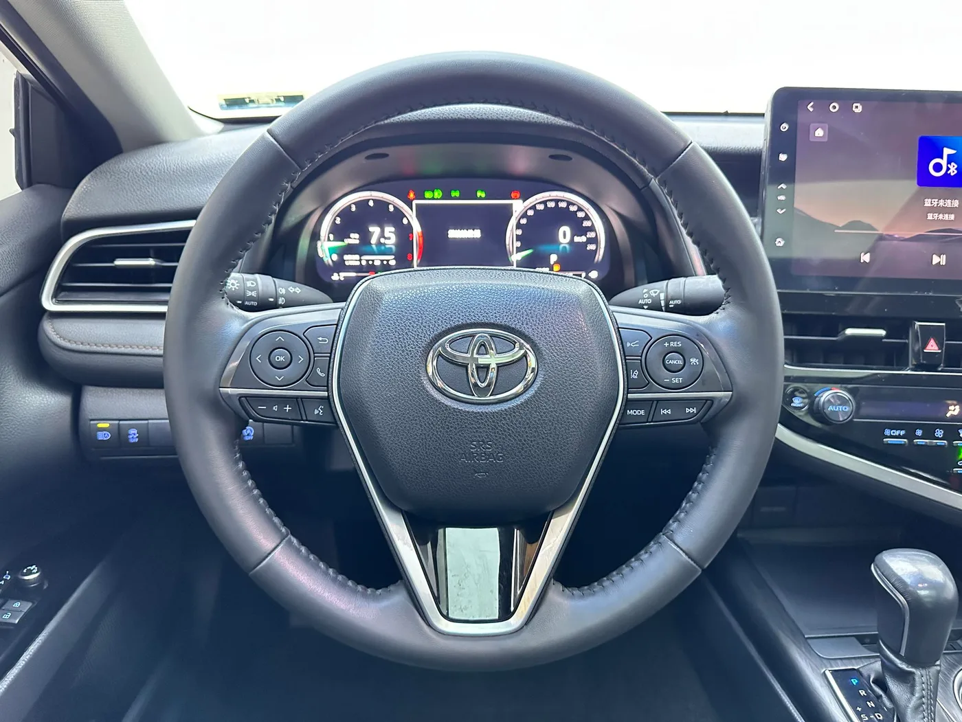 Toyota Camry, 2023 — фото 11
