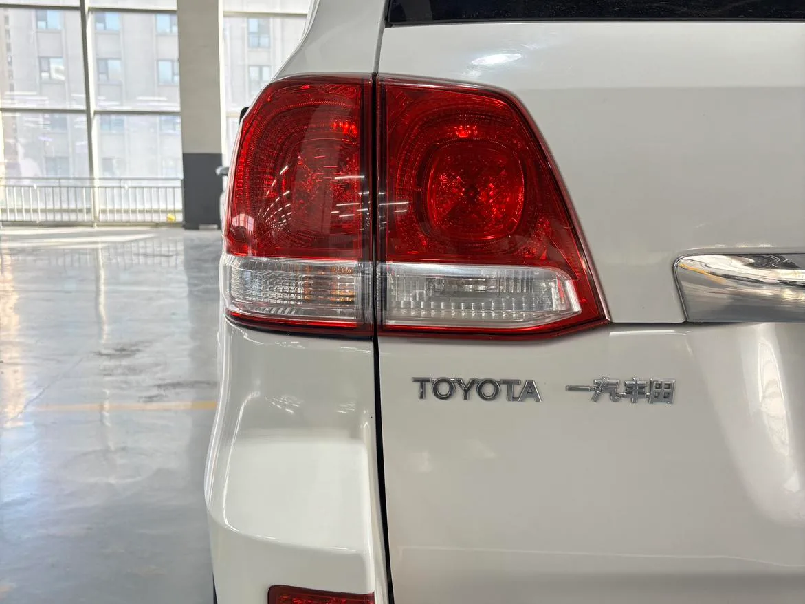 Toyota Land Cruiser, 2010 — фото 12