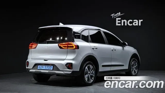 Kia Niro Plus, 2022 — фото 2