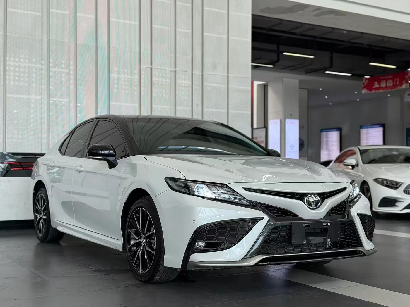 Toyota Camry, 2023 — фото 3
