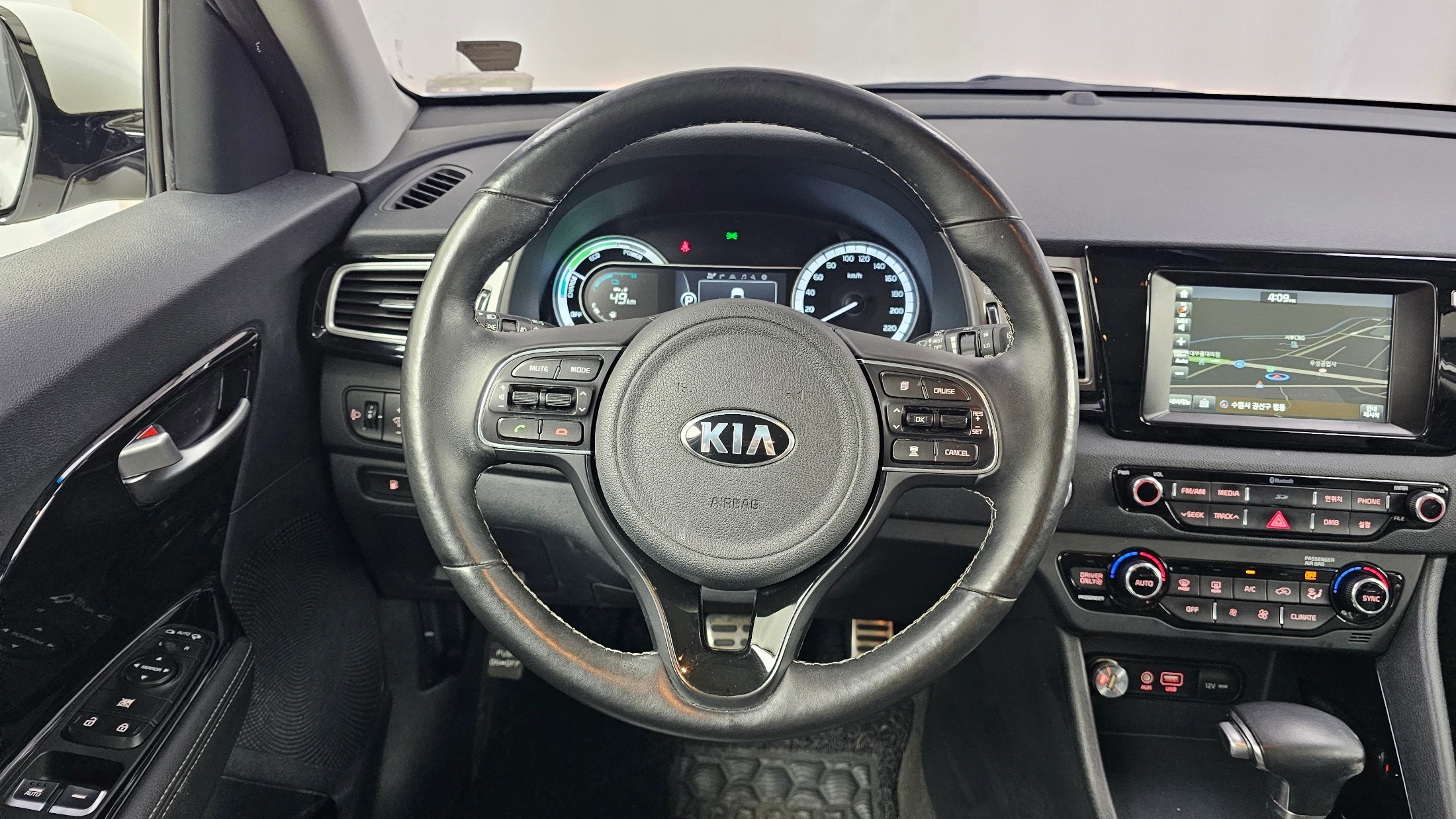 Kia Niro, 2017 — фото 15