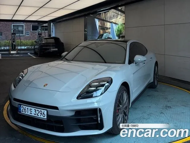 Porsche Panamera 976