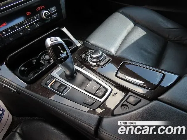 BMW 5-Series F10, 2013 — фото 11