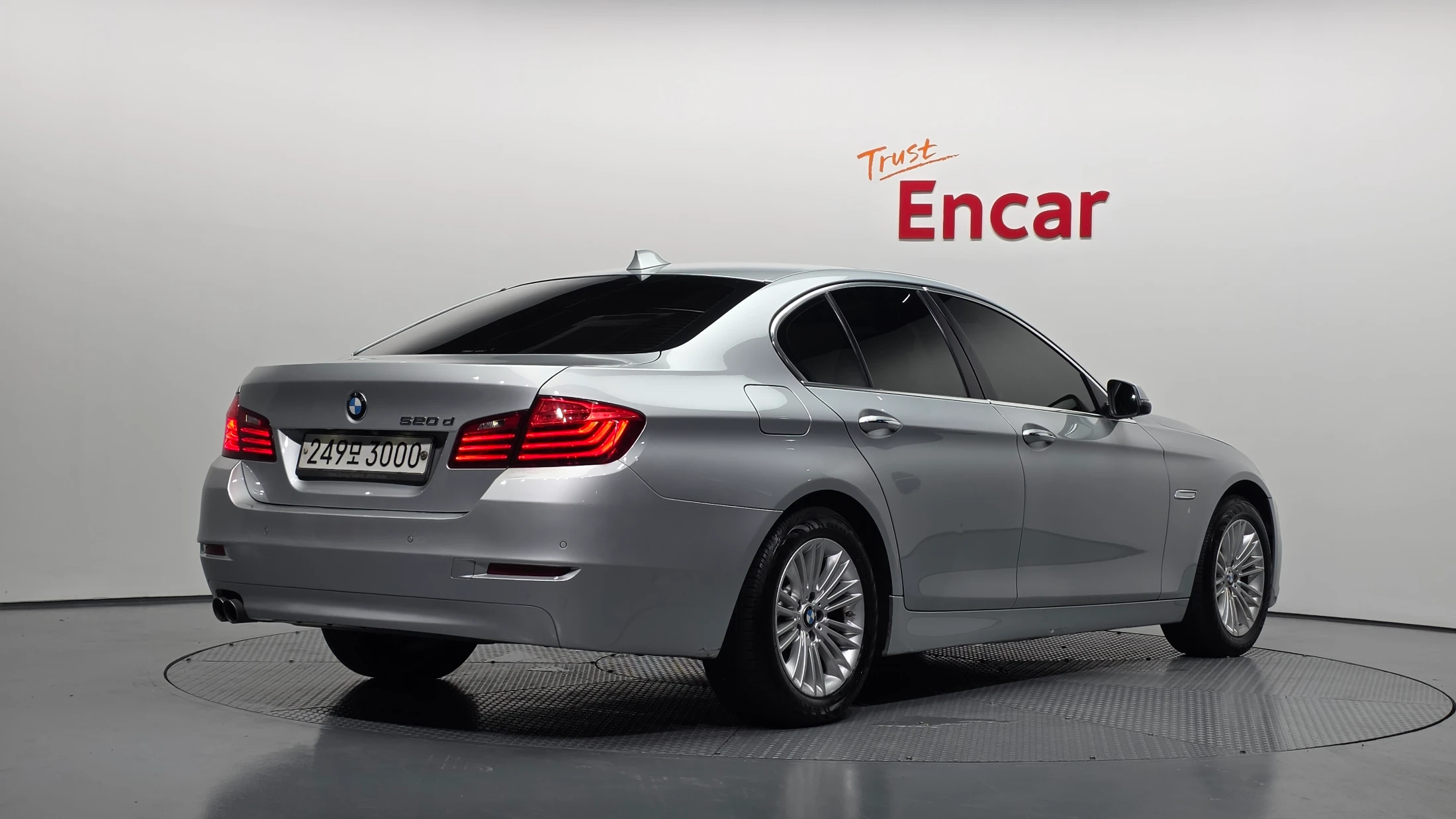BMW 5-Series F10, 2014 — фото 2