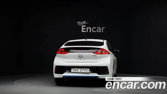 Hyundai Ioniq Ionic Hybrid, 2016 — фото 4