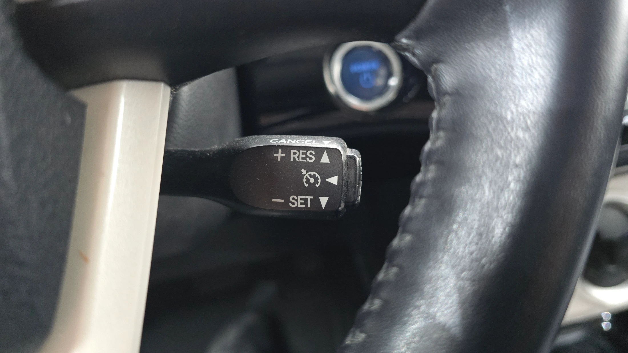 Toyota Prius Prime, 2017 — фото 13