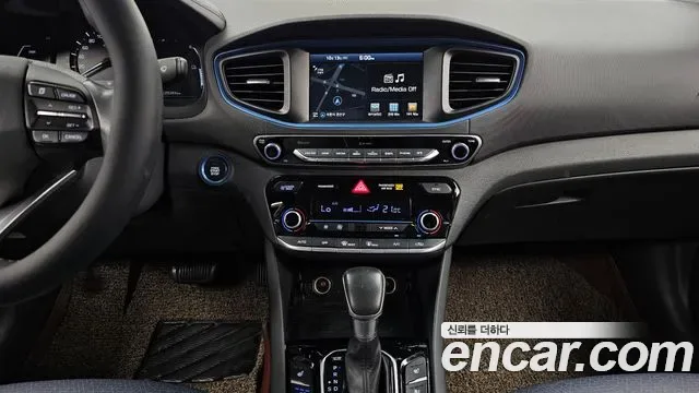 Hyundai Ioniq Ionic Hybrid, 2016 — фото 16