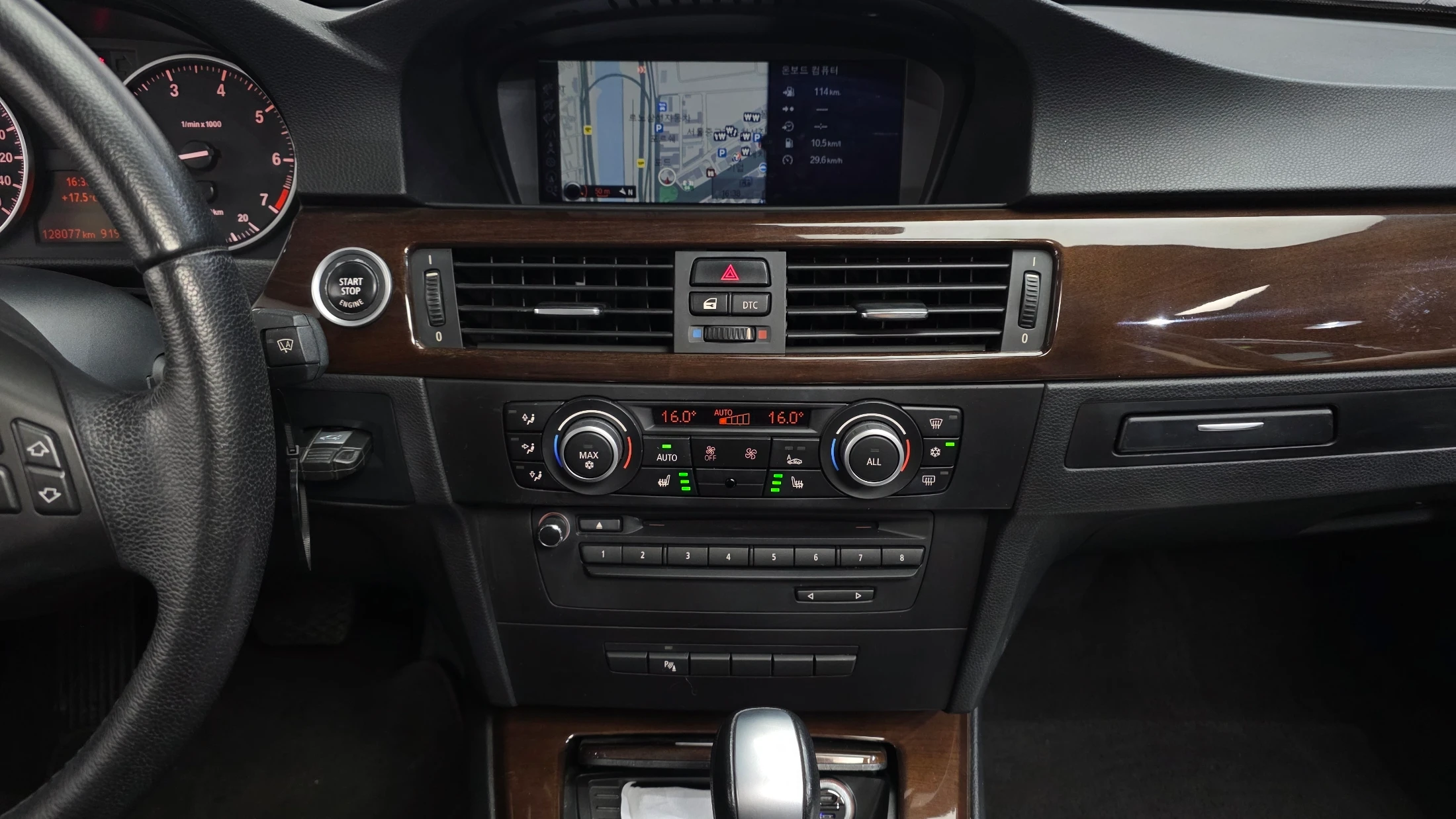 BMW 3-Series E90, 2011 — фото 15