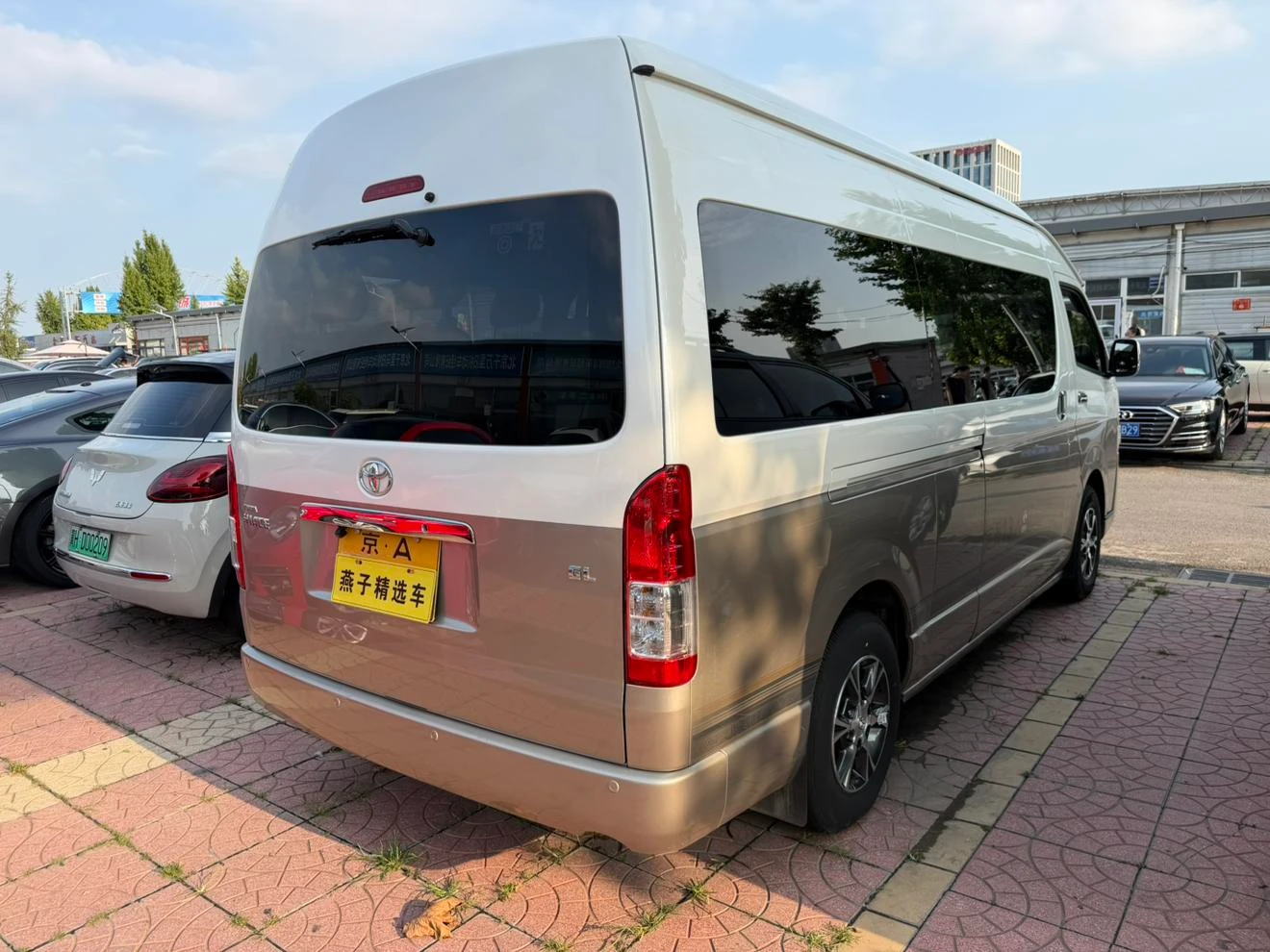 Toyota Hiace, 2011 — фото 2