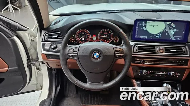 BMW 5-Series F10, 2014 — фото 13