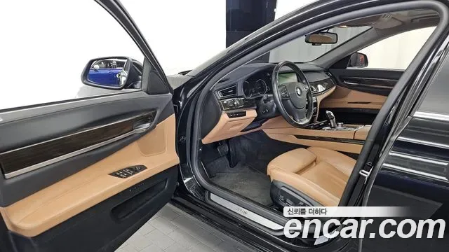 BMW 7-Series F01, 2012 — фото 10