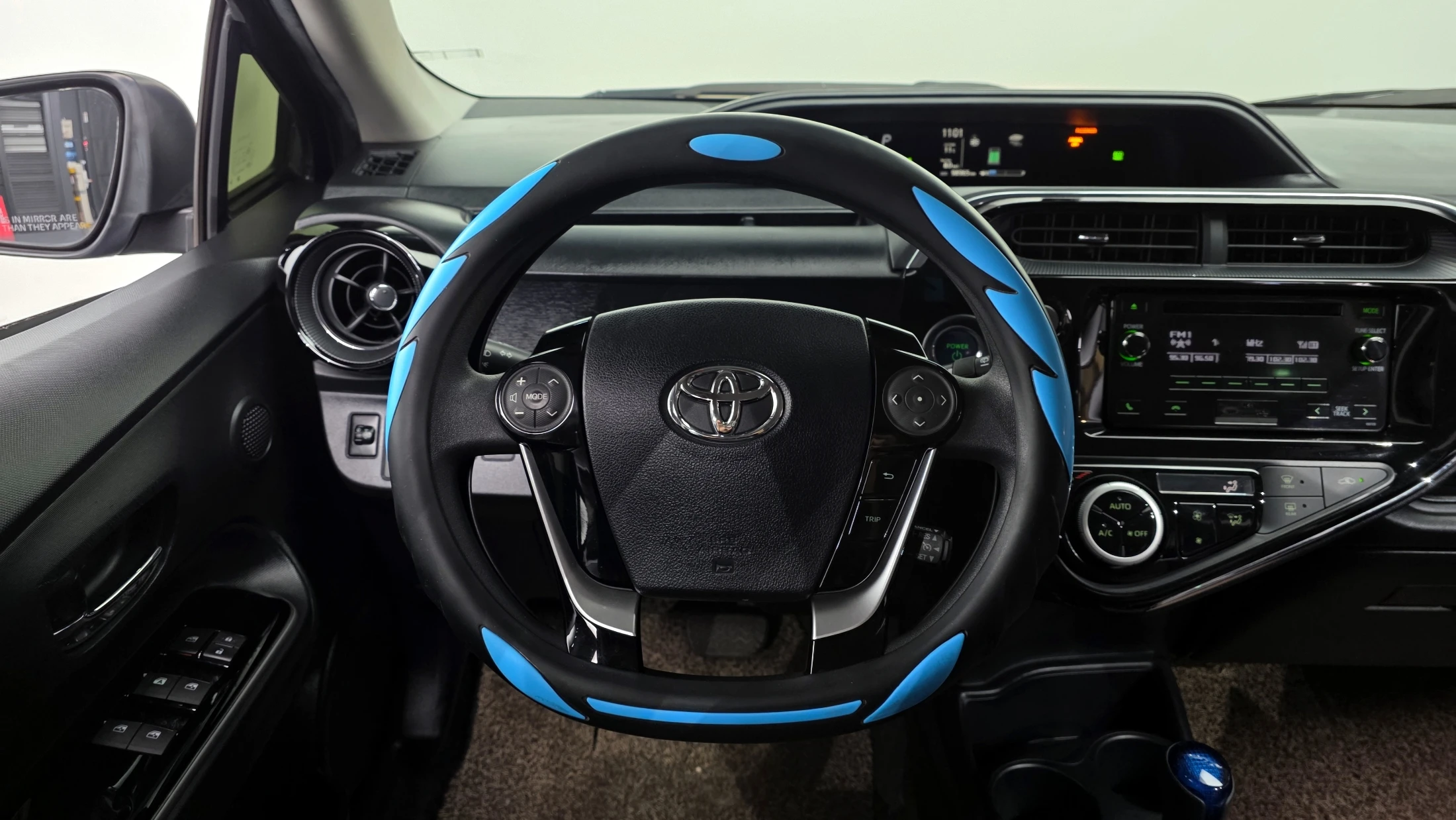 Toyota Prius C, 2018 — фото 13