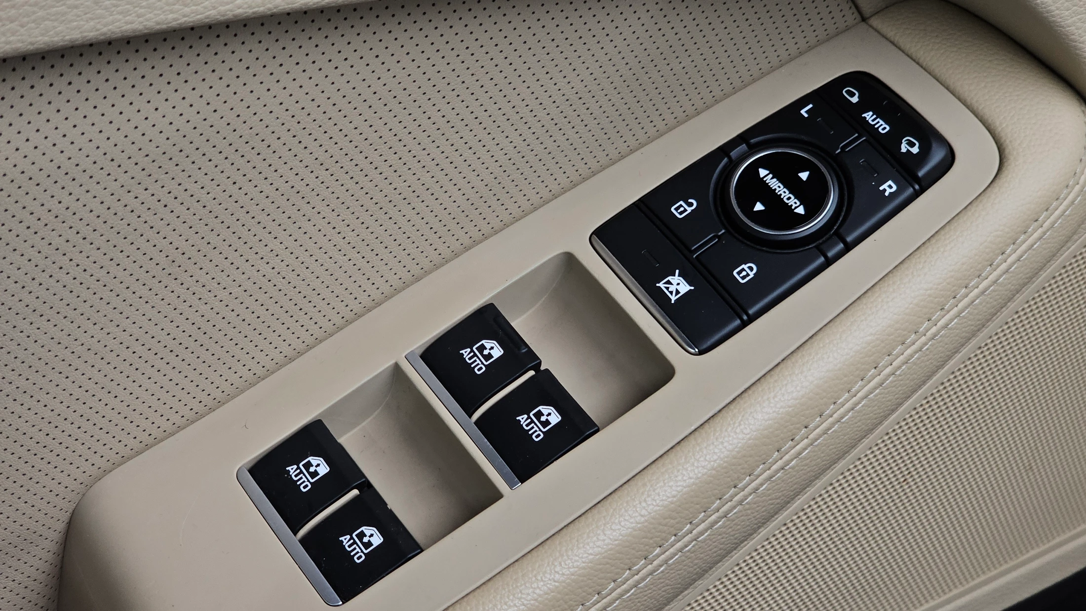 Genesis G80, 2017 — фото 14