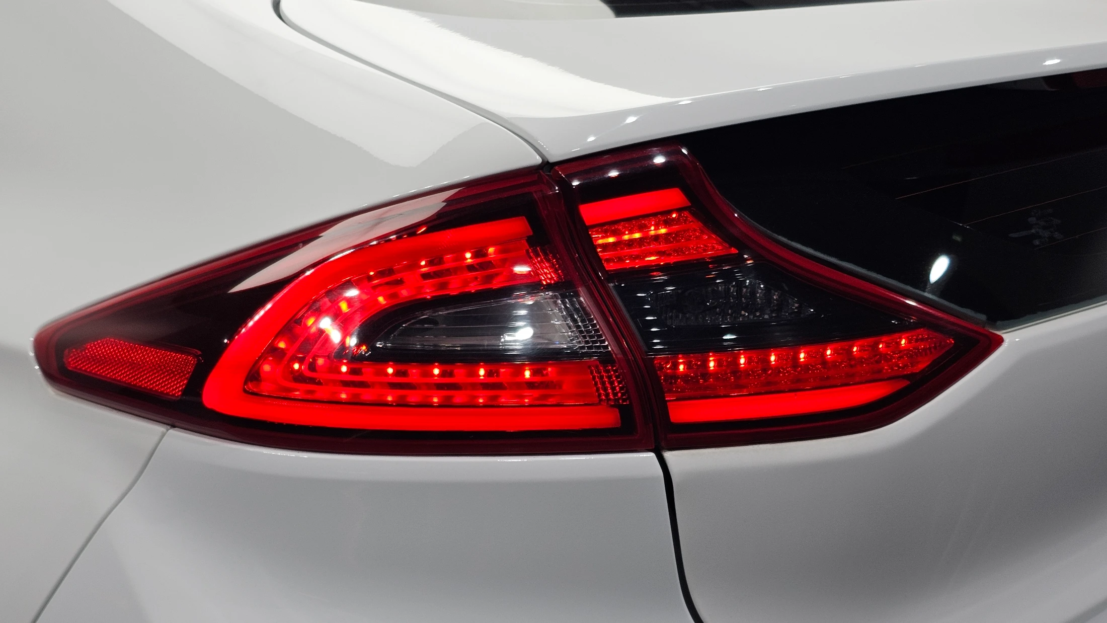 Hyundai Ioniq Ionic Hybrid, 2016 — фото 24