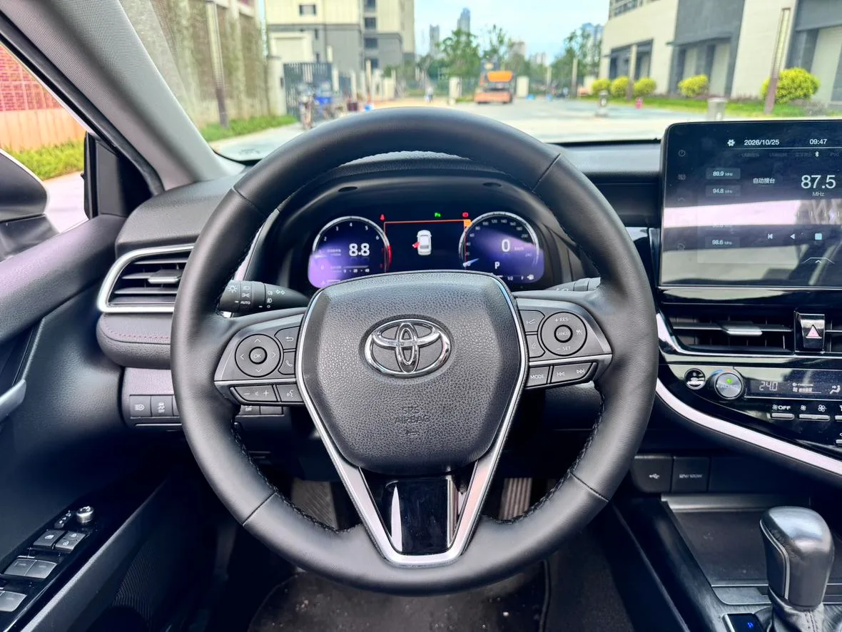 Toyota Camry, 2023 — фото 12
