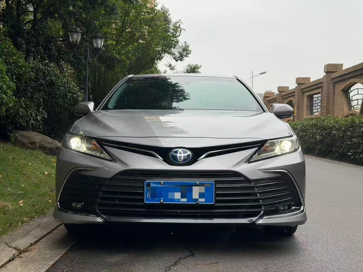 Toyota Camry, 2023 — фото 2