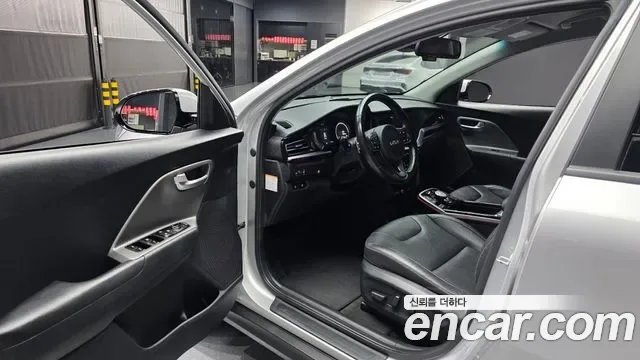 Kia Niro Plus, 2022 — фото 10