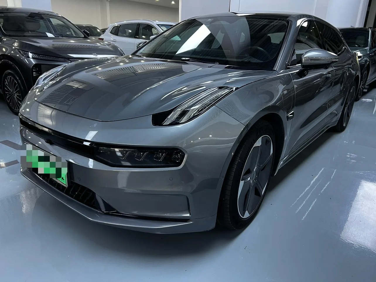 ZEEKR 001