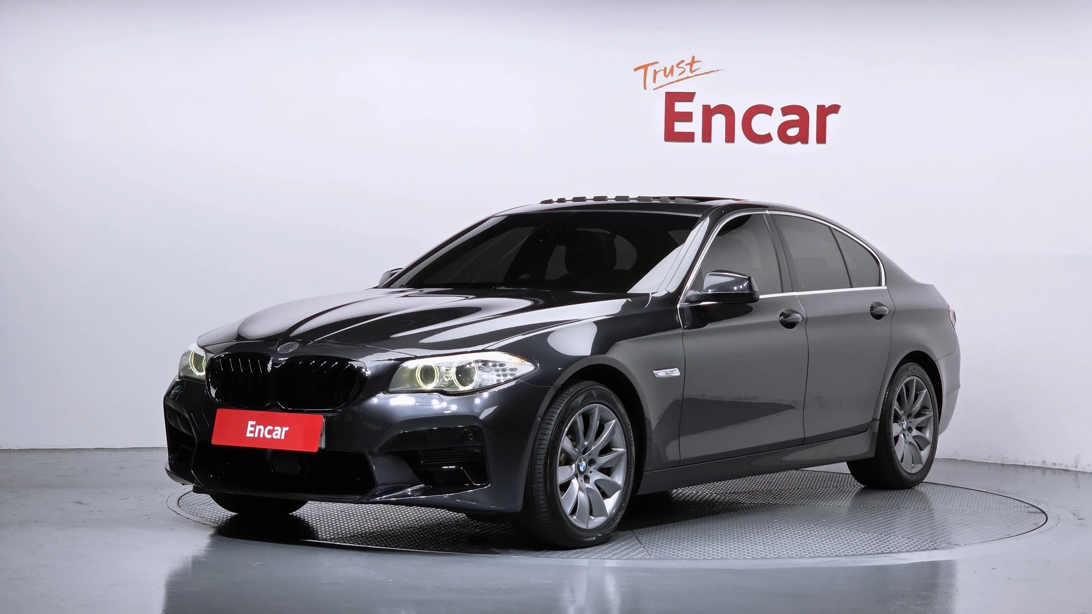 BMW 5-Series F10, 2013 — внешний вид автомобиля