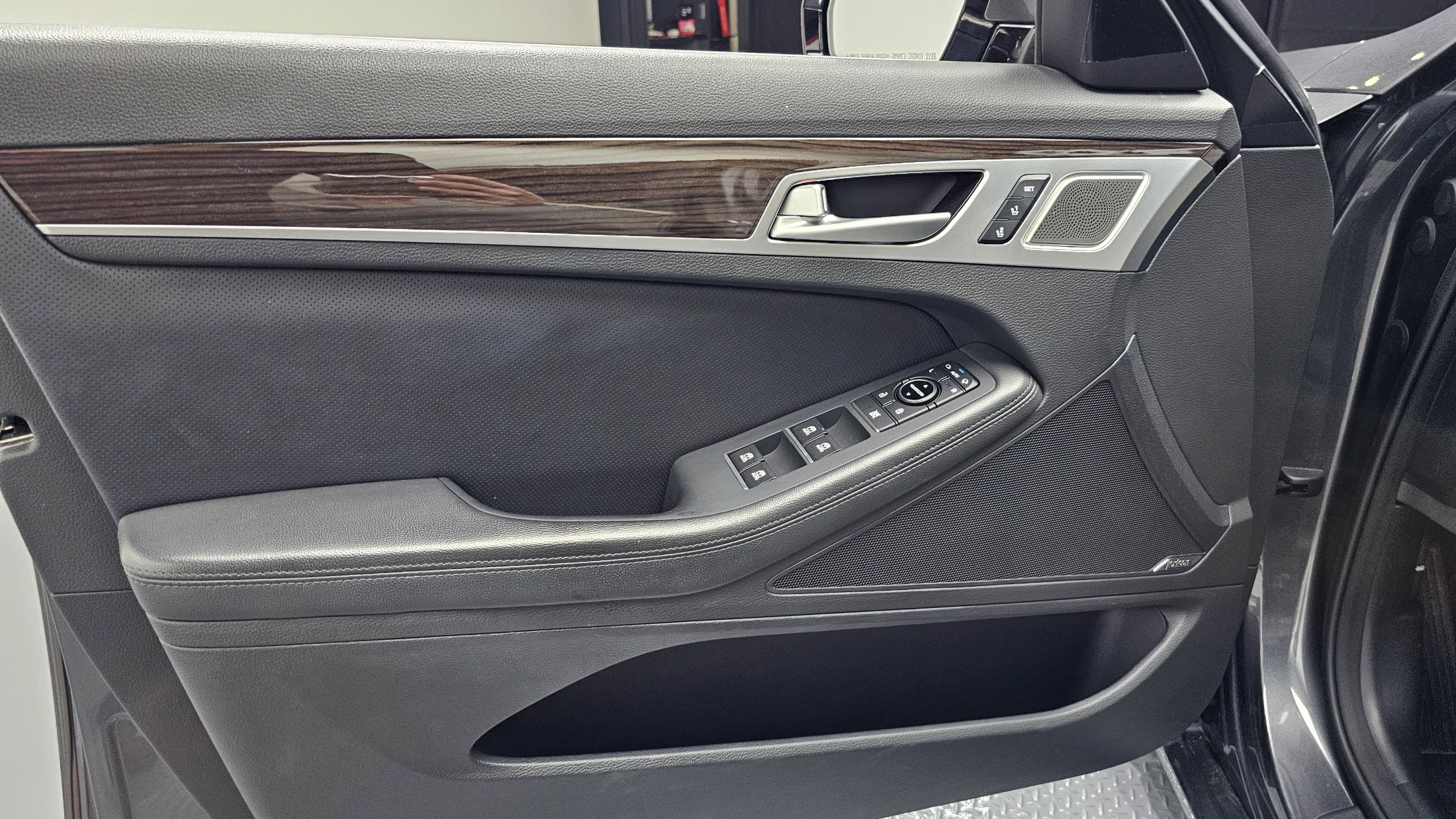 Genesis G80, 2017 — фото 25