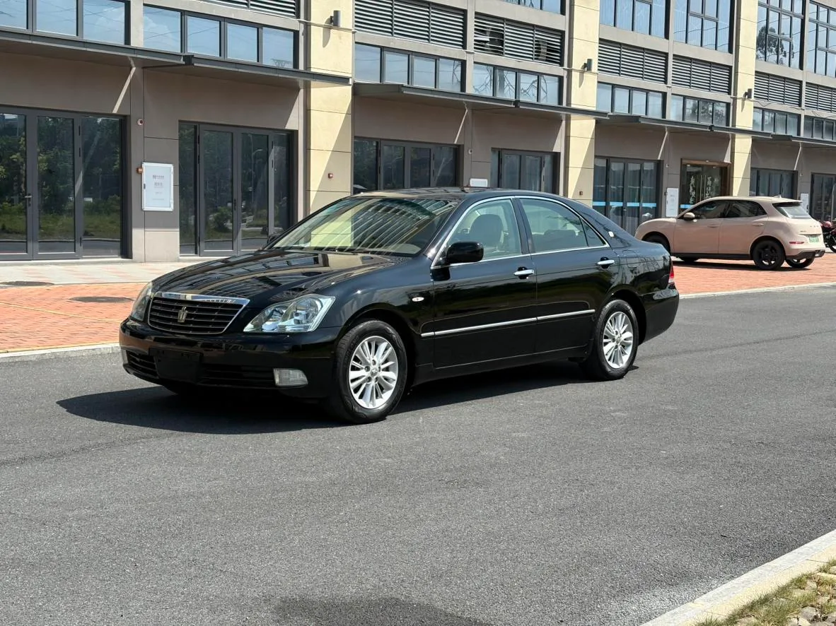 Toyota crown