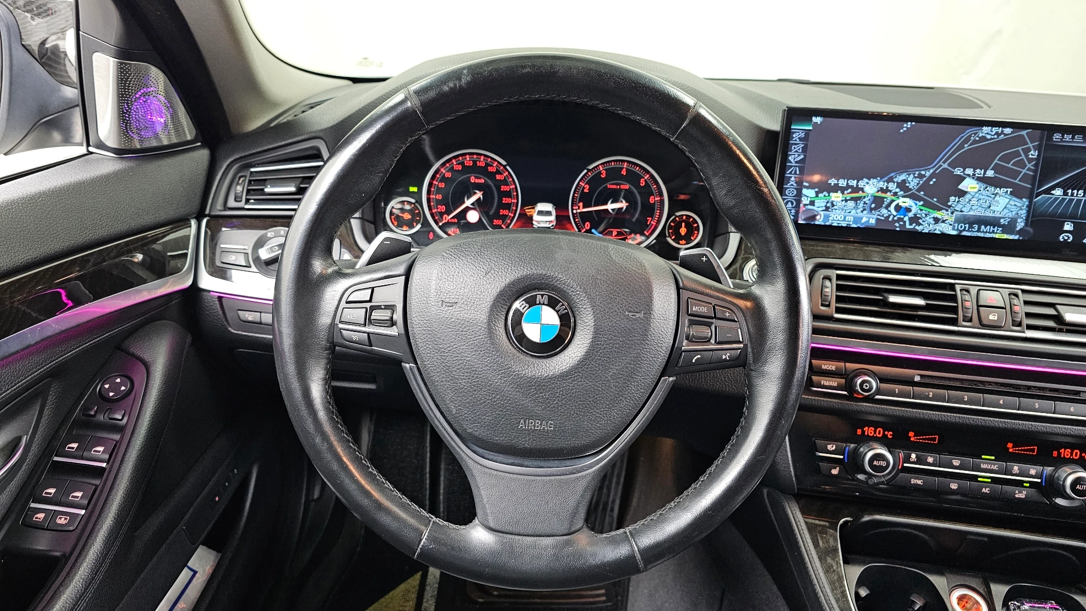BMW 5-Series F10, 2014 — фото 13