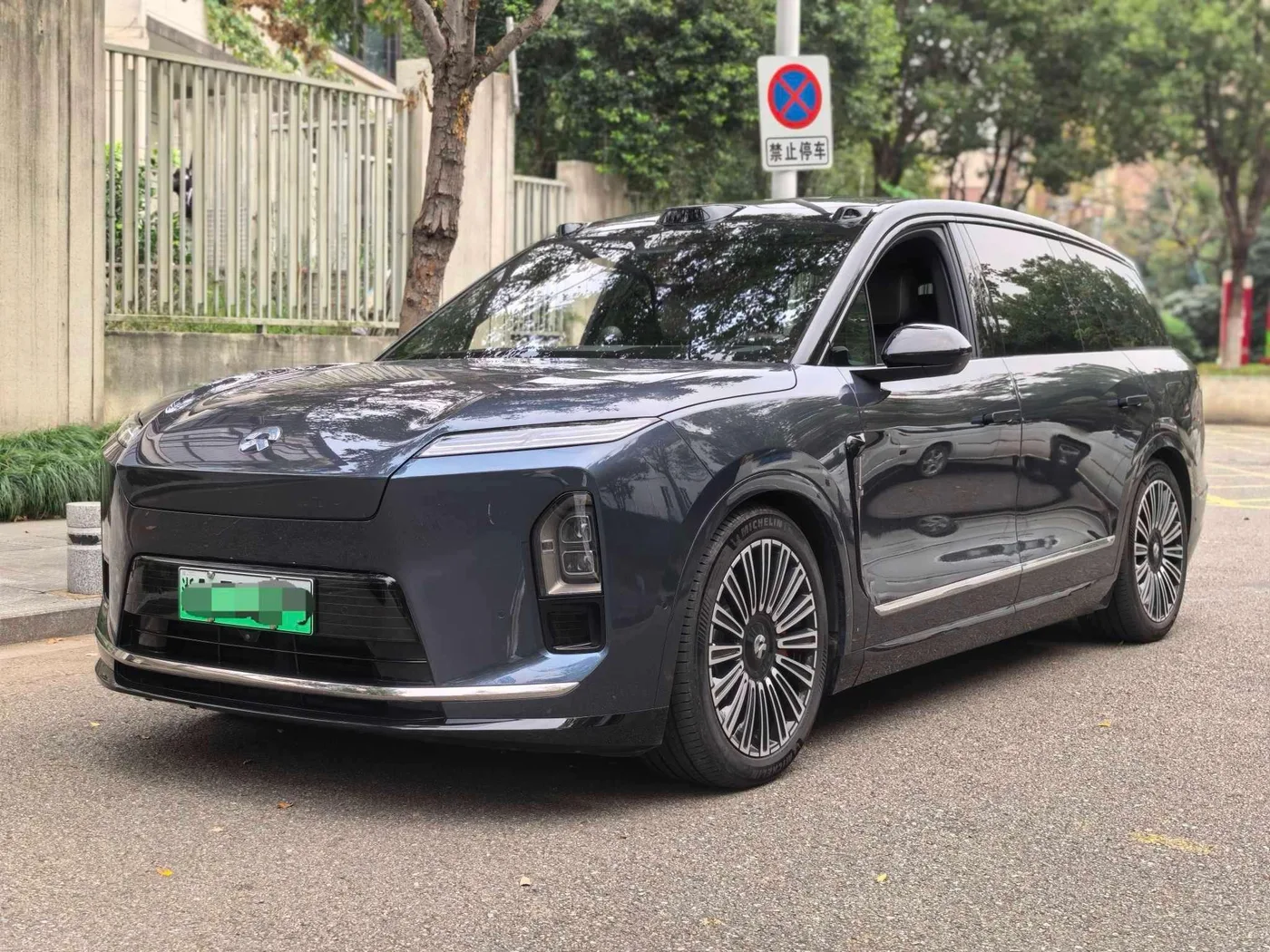 NIO ES8