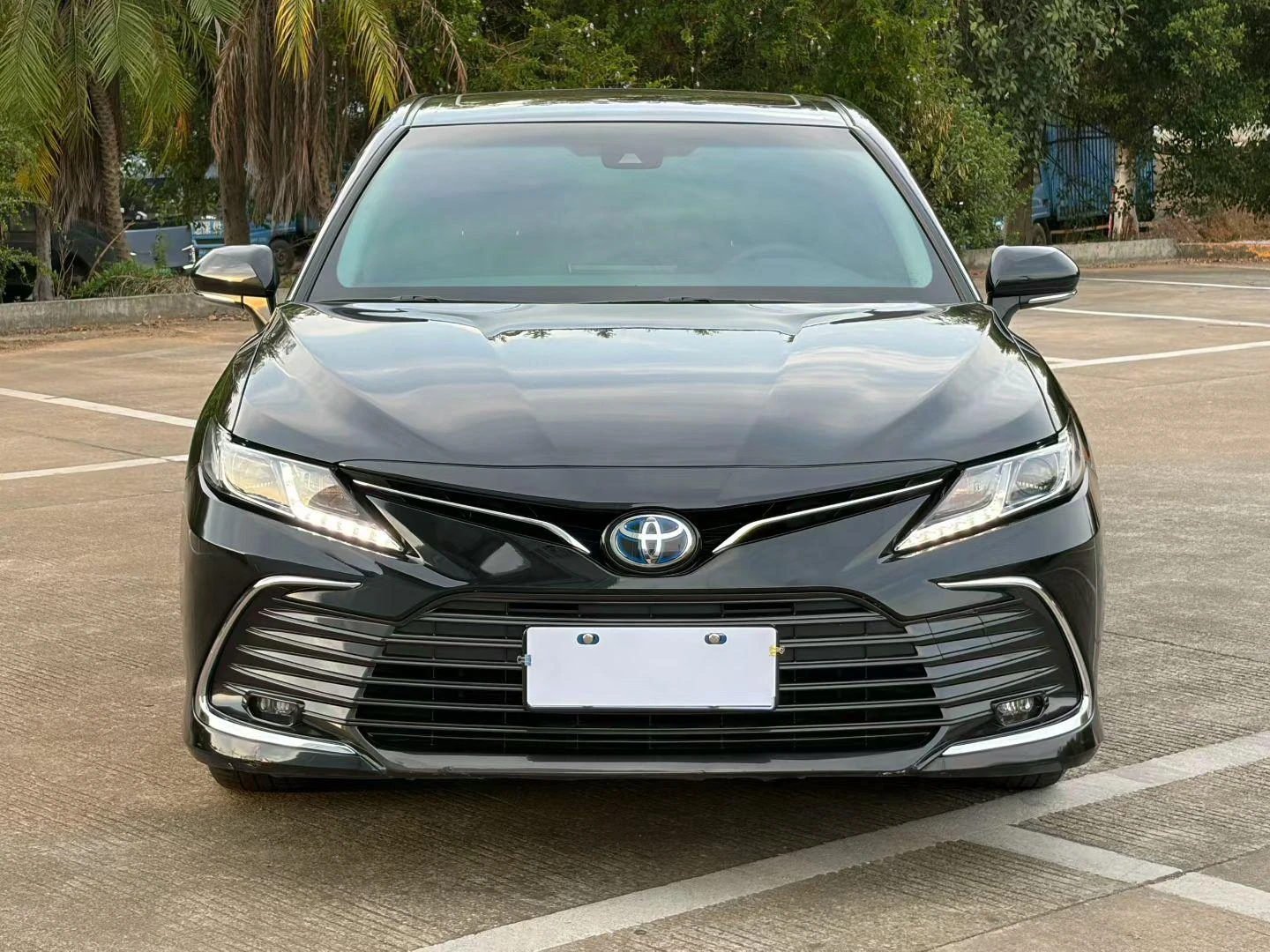 Toyota Camry, 2023 — фото 2