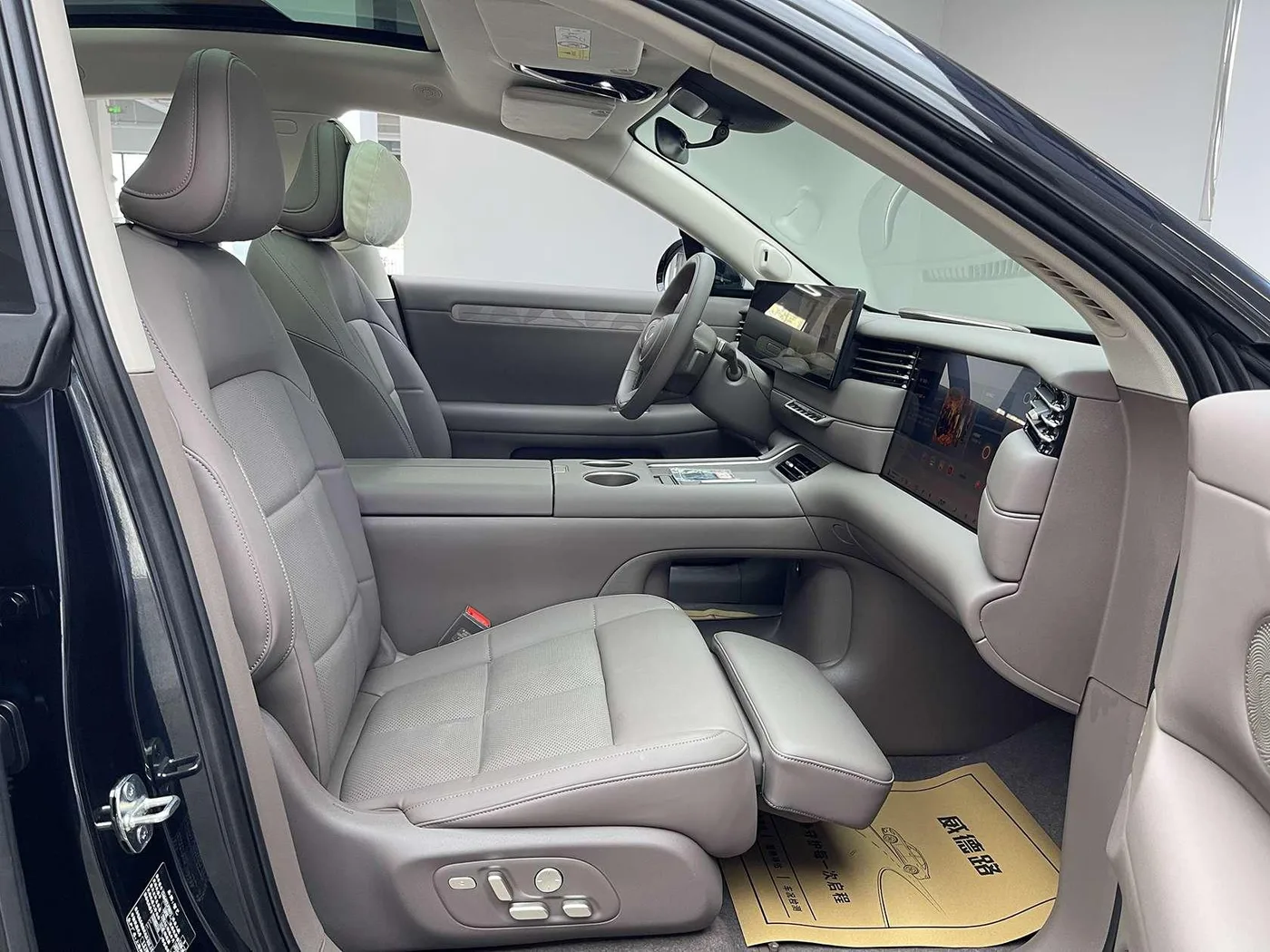 Zhiji Automobile Zhiji LS6, 2026 — фото 12