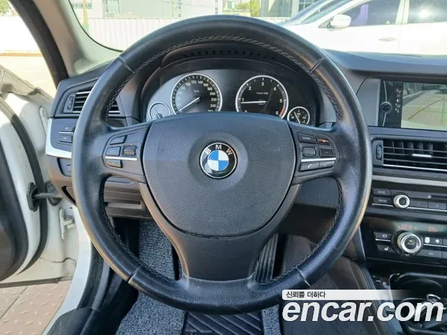 BMW 5-Series F10, 2012 — фото 15