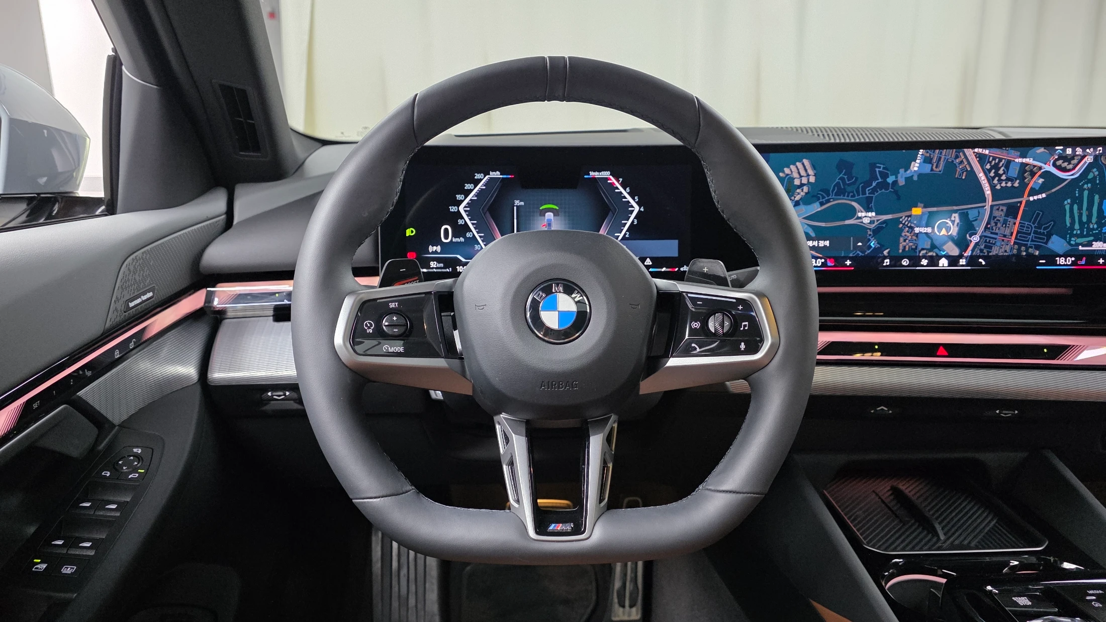 BMW 5-Series G60, 2025 — фото 14