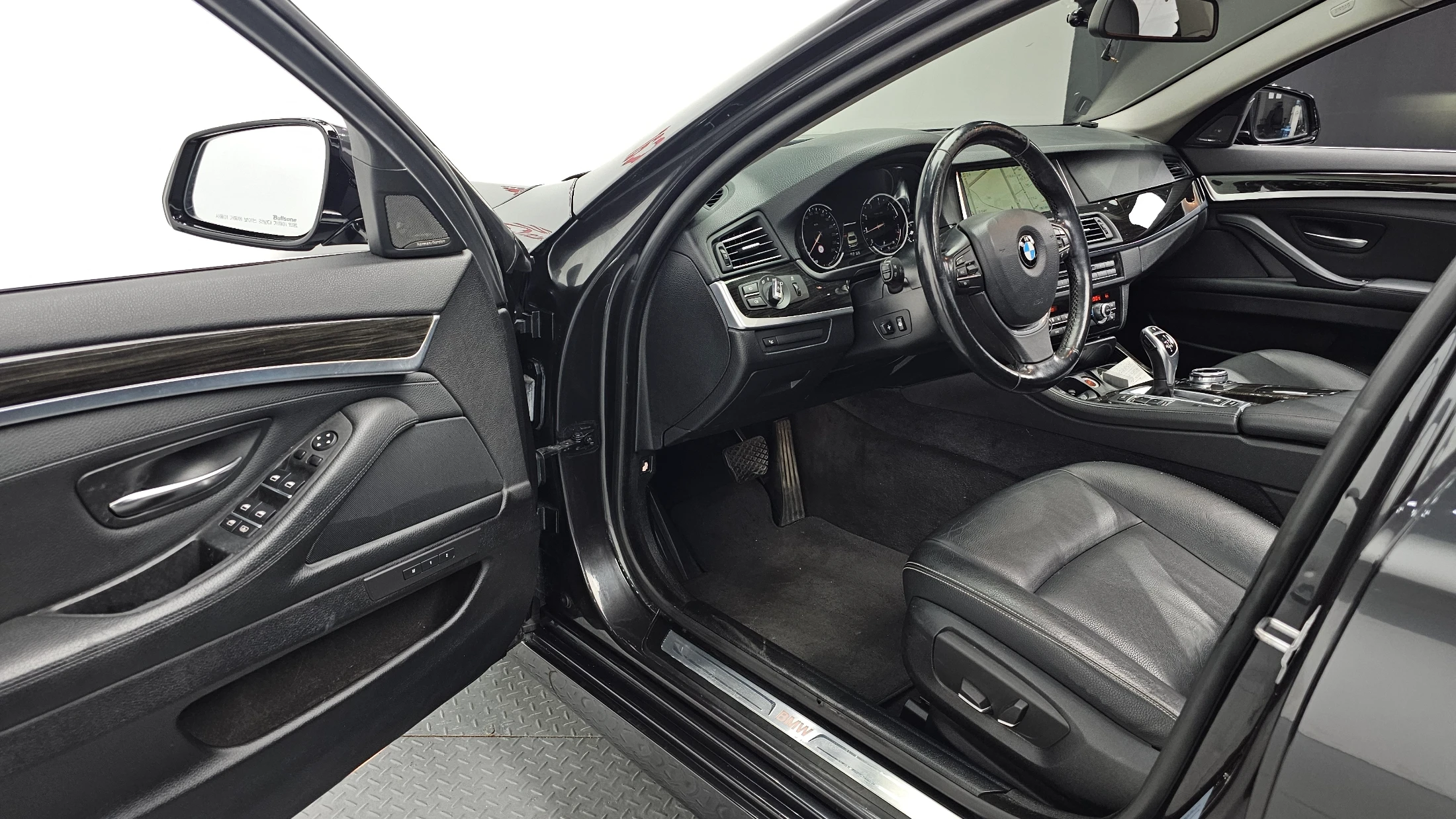 BMW 5-Series F10, 2014 — фото 11