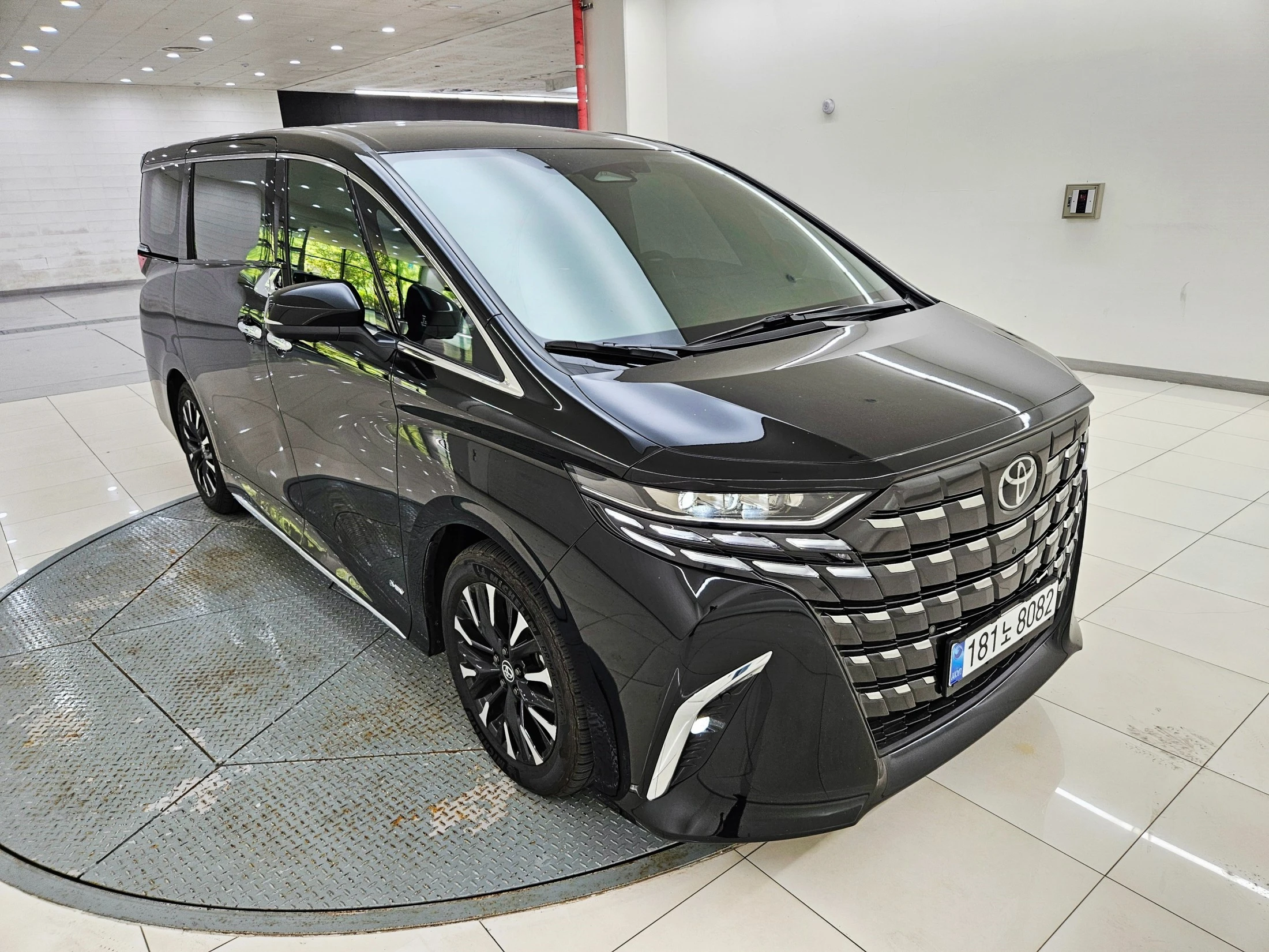 Toyota Alphard Alpad, 2026 — фото 2