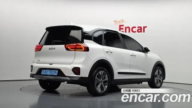 Kia Niro Plus, 2022 — фото 2