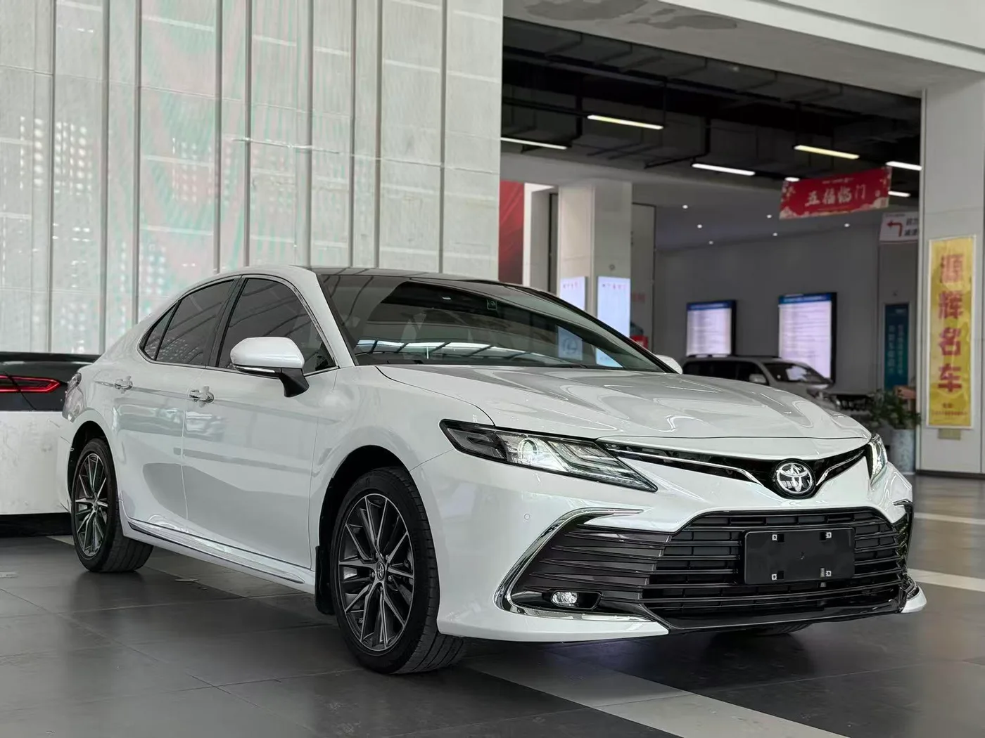 Toyota Camry, 2023 — фото 3