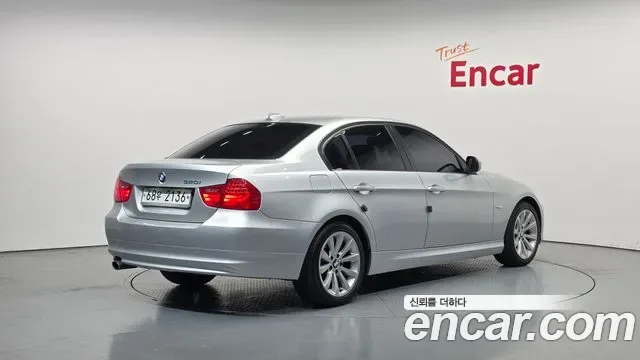 BMW 3-Series E90, 2011 — фото 2