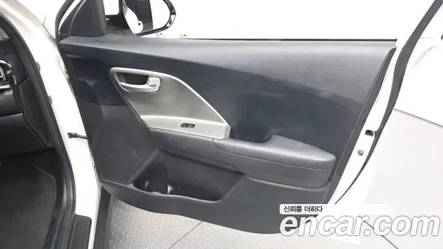 Kia Niro Plus, 2022 — фото 24