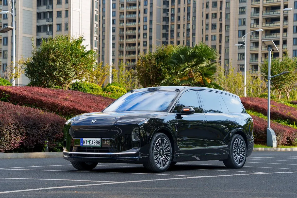 NIO ES8