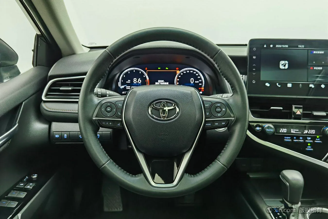 Toyota Camry, 2023 — фото 15